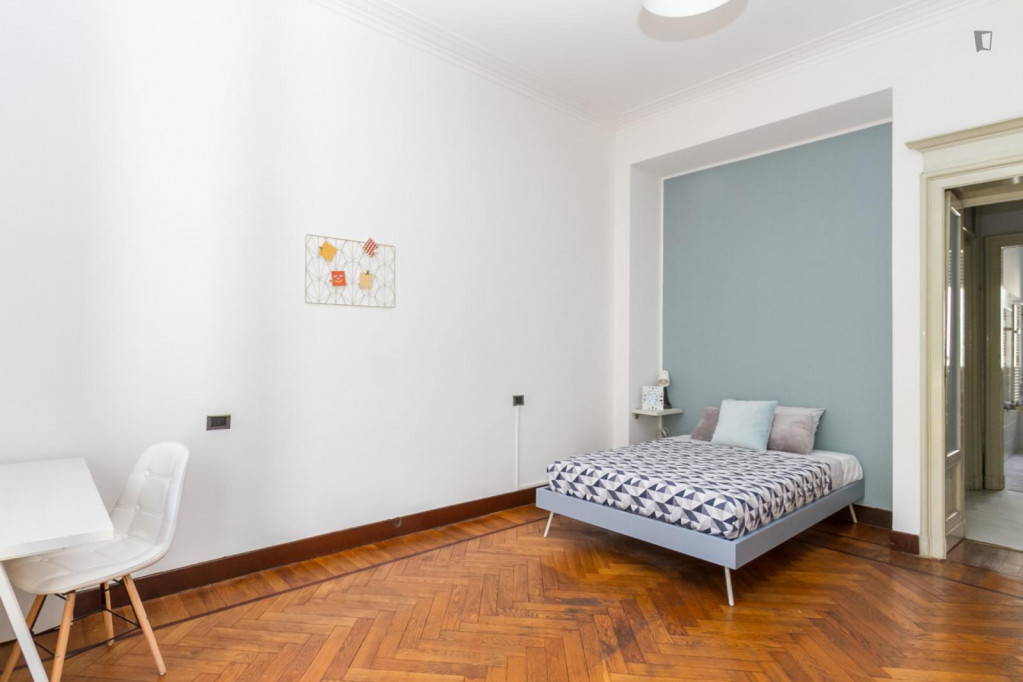 Huge bright bedroom with balcony close to Porta Venezia, room 4 - Milan - chambre - ImmoJeune