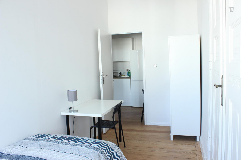 Homely single bedroom in a 5-bedroom flat in Moabit