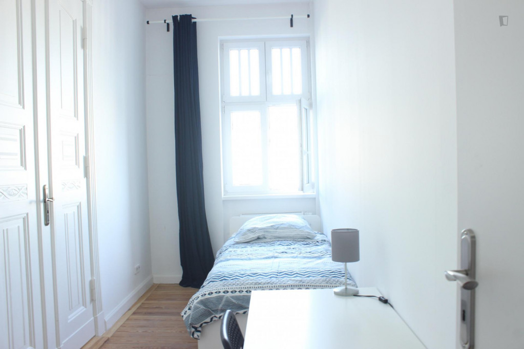 Homely single bedroom in a 5-bedroom flat in Moabit