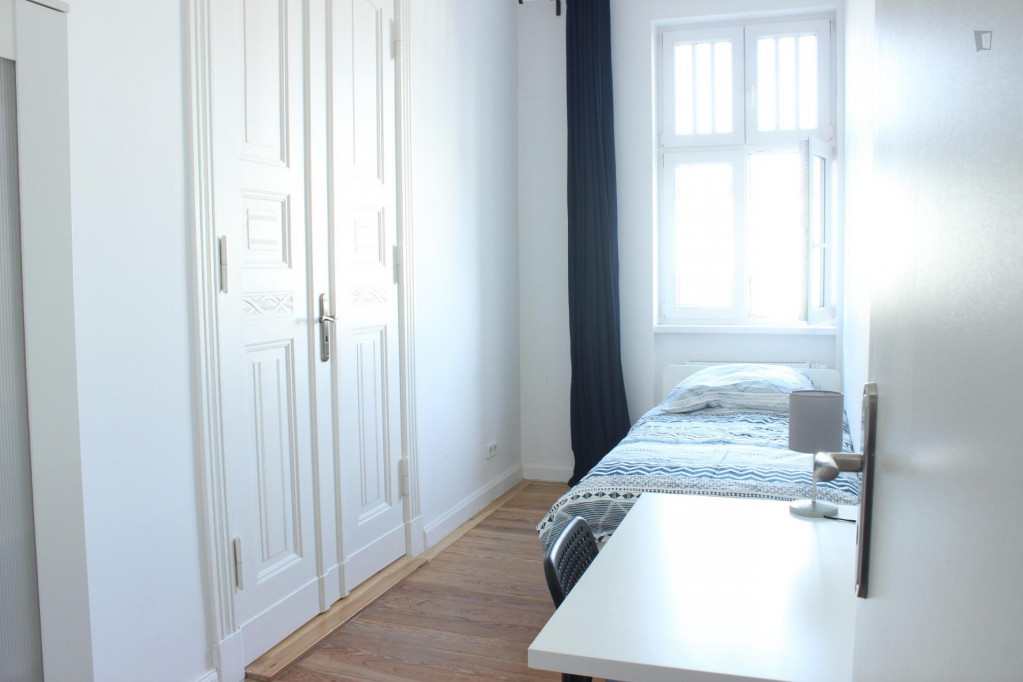 Homely single bedroom in a 5-bedroom flat in Moabit
