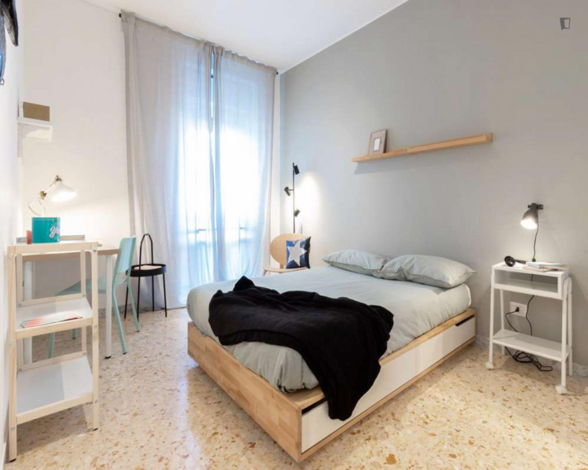 Welcoming double bedroom near the Nomentana train station - Rome - chambre - ImmoJeune