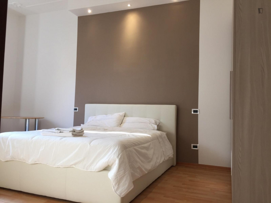 Bright double bedroom in Quartiere XV Della Vittoria - Rome - chambre - ImmoJeune