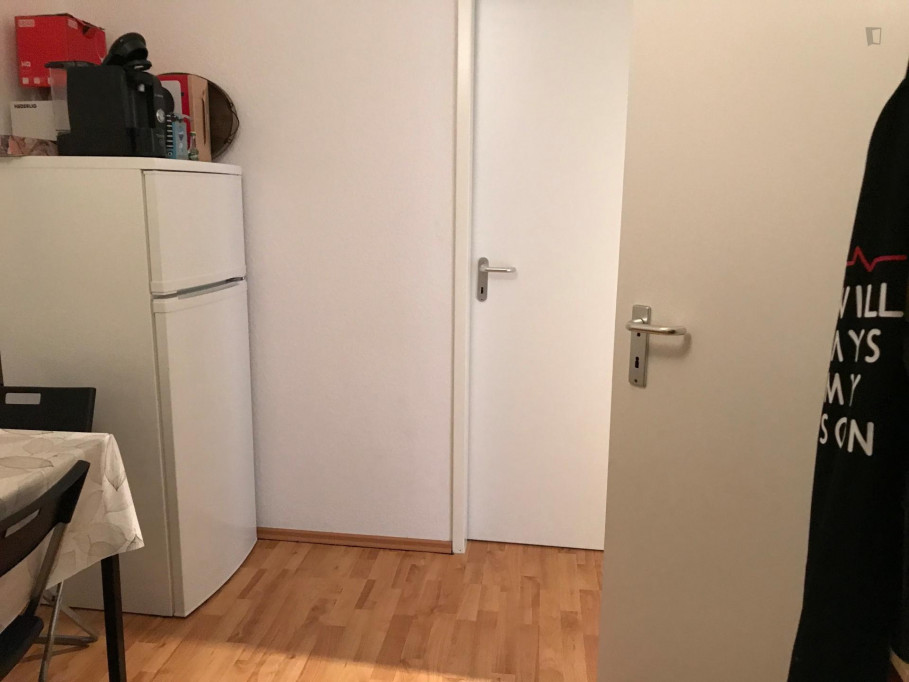Comfortable single bedroom close to U Pankstr. (Berlin) metro station