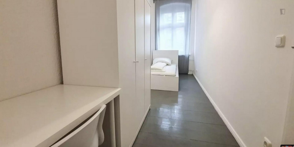 Cool single bedroom in a 4-bedroom apartment near U-Bhf. Hermannplatz metro station
