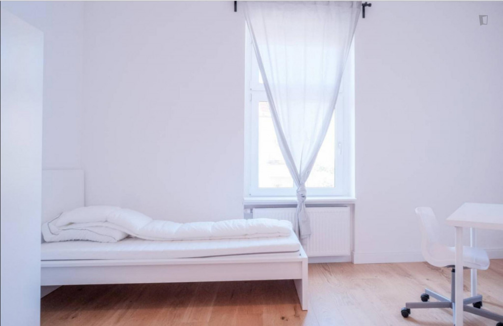 Sunny room in 6-bedroom apartment in Wedding