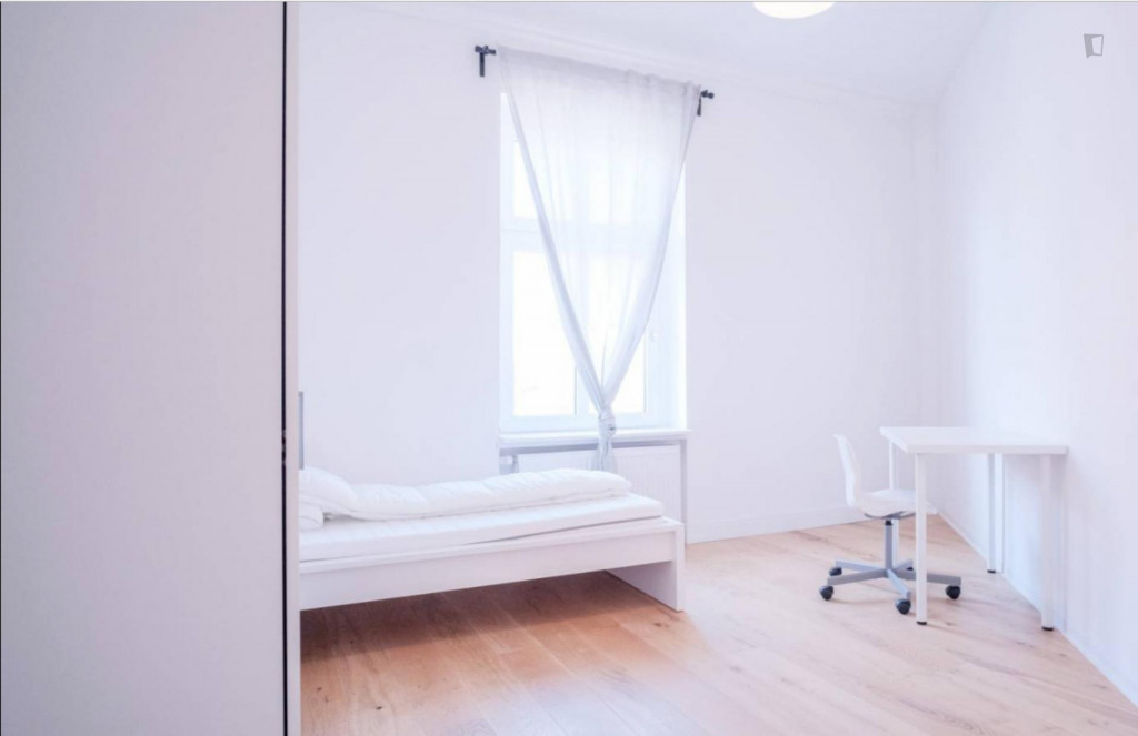 Sunny room in 6-bedroom apartment in Wedding