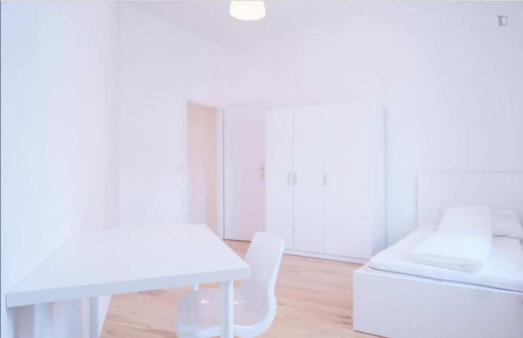 Sunny room in 6-bedroom apartment in Wedding
