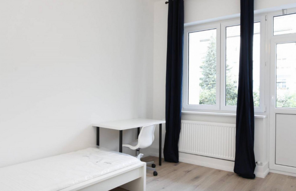 Spacious single bedroom with balcony in Britz