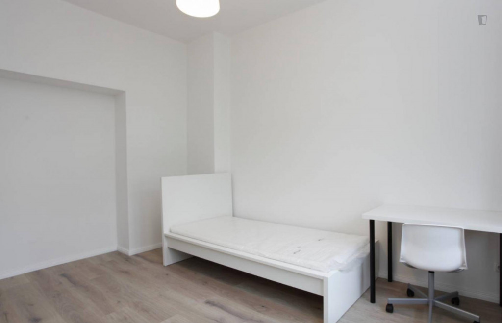 Spacious single bedroom with balcony in Britz