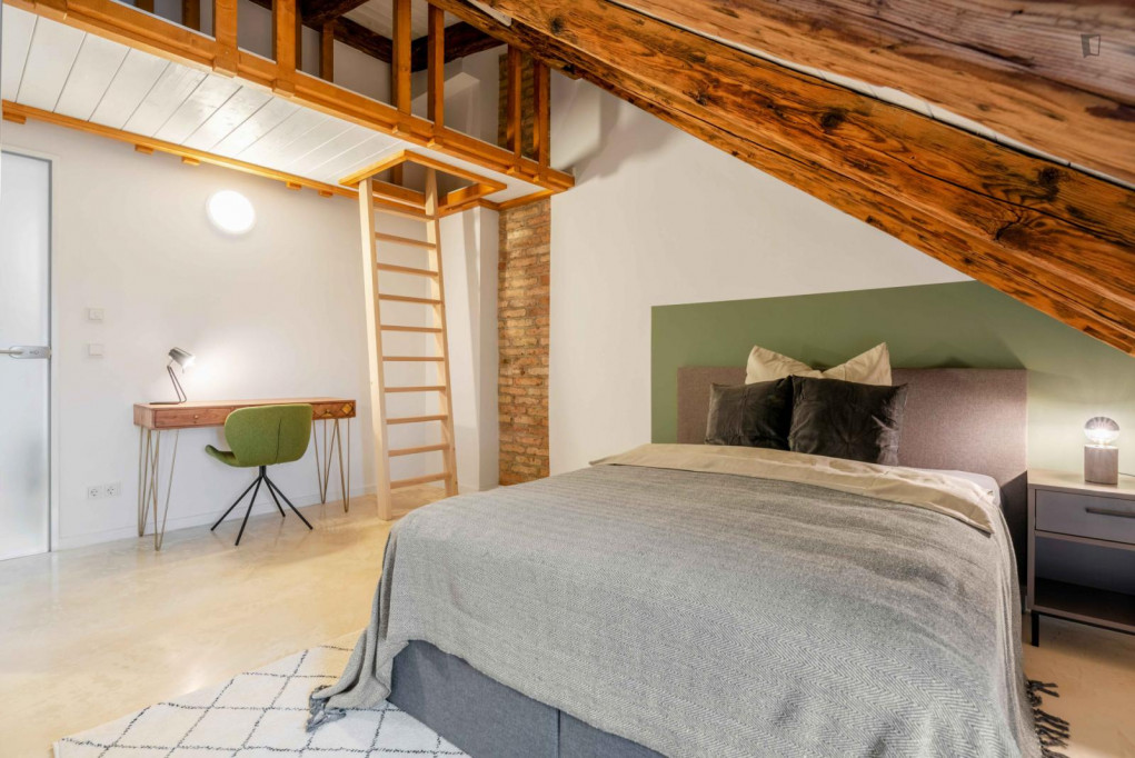 Cozy single bedroom in a 5 bedroom apartment in Altstadt-Lehel - Munich - chambre - ImmoJeune