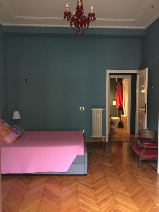 Spacious bedroom with balcony in elegant apartment near Repubblica - Milan - chambre - ImmoJeune