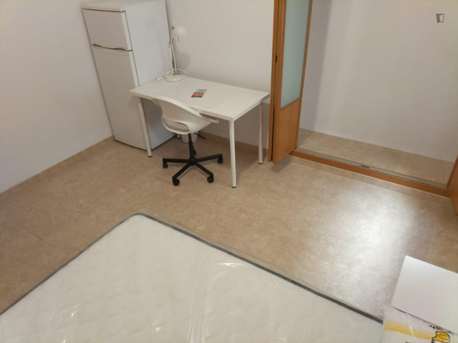 Wonderful single bedroom locted in Cami Fondo neighbourhod - Valence - chambre - ImmoJeune