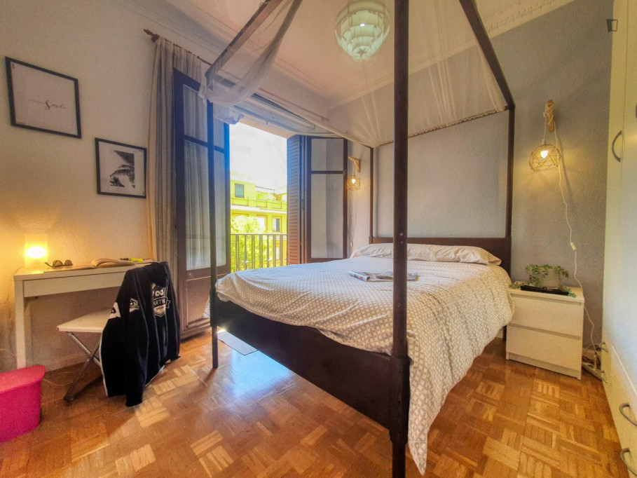 Double bedroom with balcony in a 5-bedroom apartment - Madrid - chambre - ImmoJeune