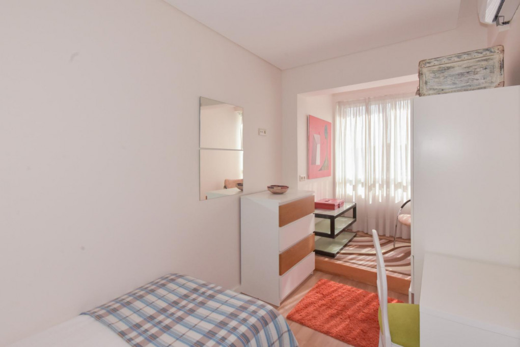 Nice single bedroom in a 4-bedroom apartment - Porto - chambre - ImmoJeune