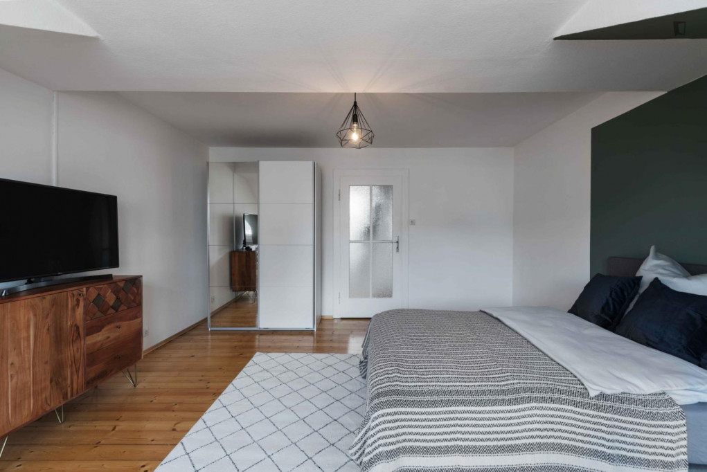 Lovely double bedroom in a 3-bedroom apartment in Glockenbachviertel