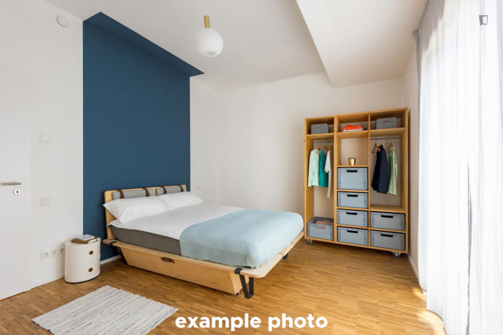 Luminous double bedroom in a 4-bedroom apartment in Westend-Süd - Frankfurt am Main - chambre - ImmoJeune