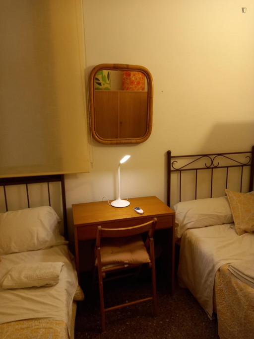 Comfy twin bedroom near the Sants Estació metro - Barcelone - chambre - ImmoJeune