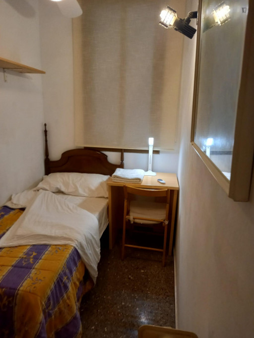 Welcoming single bedroom in the Sants neighbourhood - Barcelone - chambre - ImmoJeune