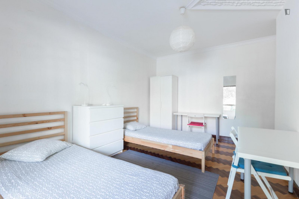 Brilliant twin bedroom with a balcony, in Paranhos
