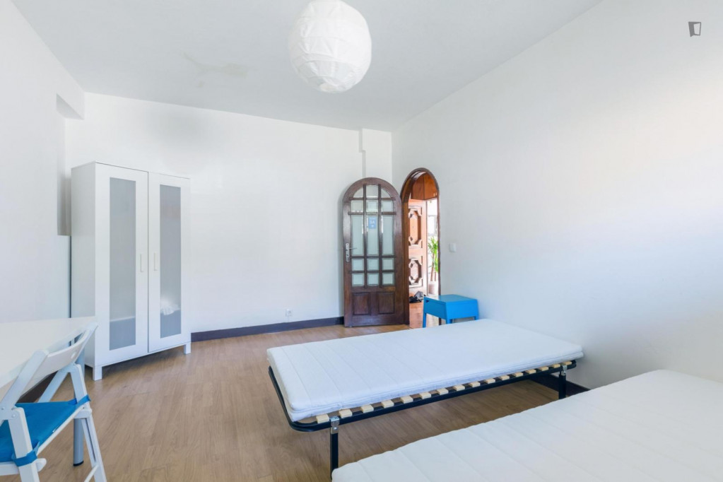 Homely twin bedroom close to Instituto Superior de Engenharia
