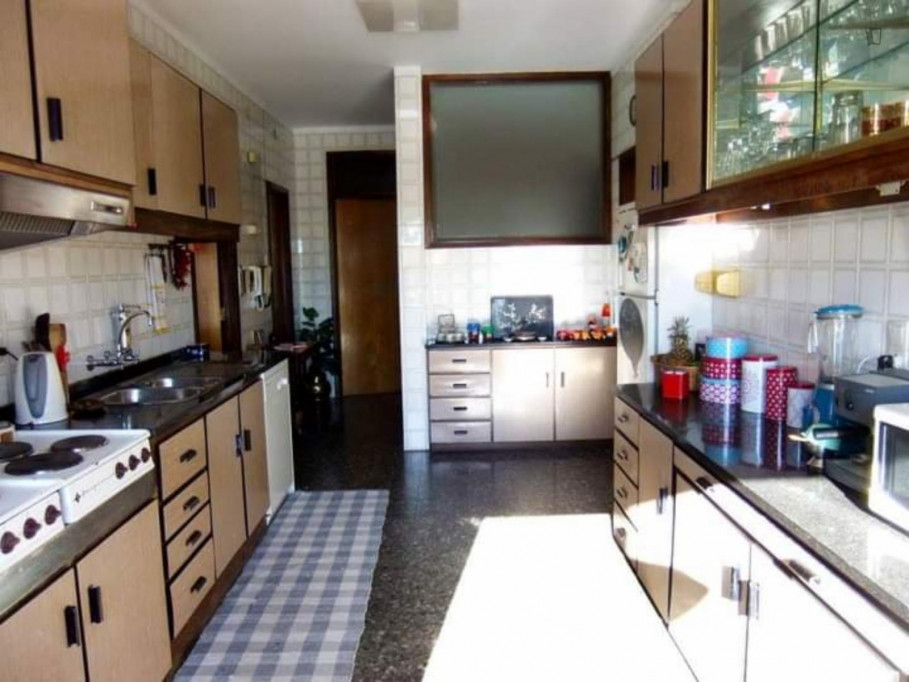 Double bedroom in 5-bedroom apartment