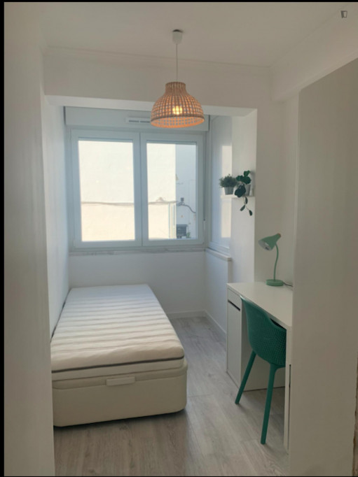 Single bedroom in a shared apartment 7 min walking from Nova SBE - Lisbonne - chambre - ImmoJeune