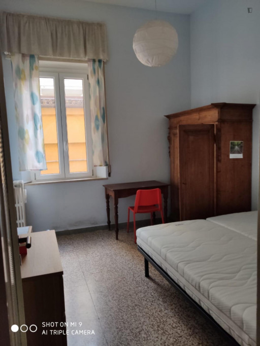 Brightly single room with king size bed near Ancona station - Ancona - chambre - ImmoJeune