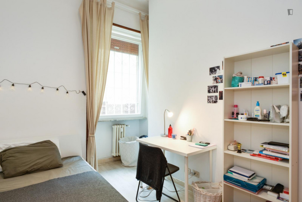 Bright double bedroom near Parioli bus station - Rome - chambre - ImmoJeune