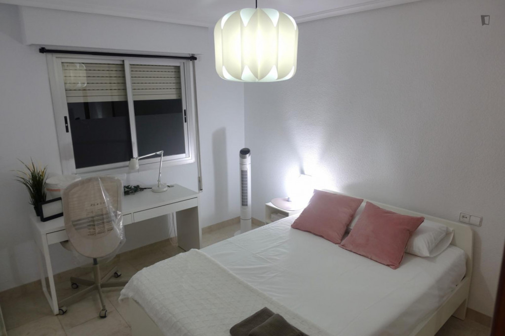 Cozy double bedroom next to Blasco Ibañez - Valence - chambre - ImmoJeune