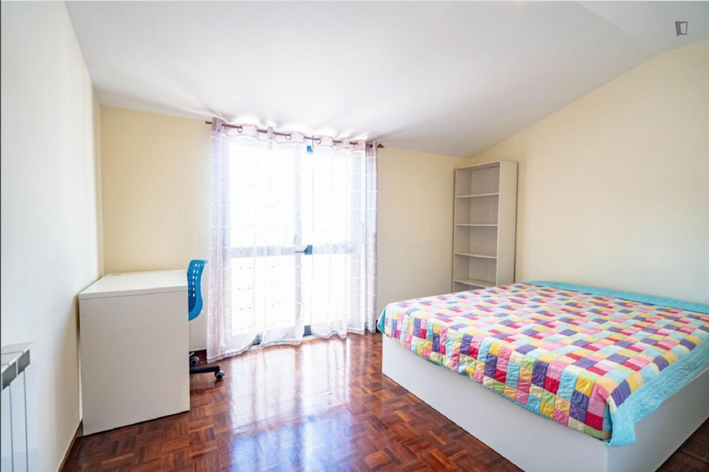 Spacious double bedroom in Penedo da Saudade - Coimbra - chambre - ImmoJeune