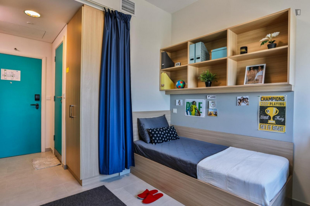 Bed in a neat twin bedroom, in a residence near Zayed University - Dubai - chambre - ImmoJeune