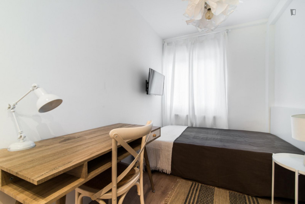 Double bedroom, with balcony, in 4-bedroom apartment - Madrid - chambre - ImmoJeune