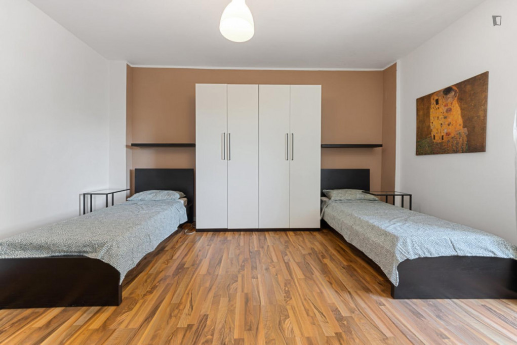 Bed in an ample twin bedroom, near the Porta Romana metro - Milan - chambre - ImmoJeune
