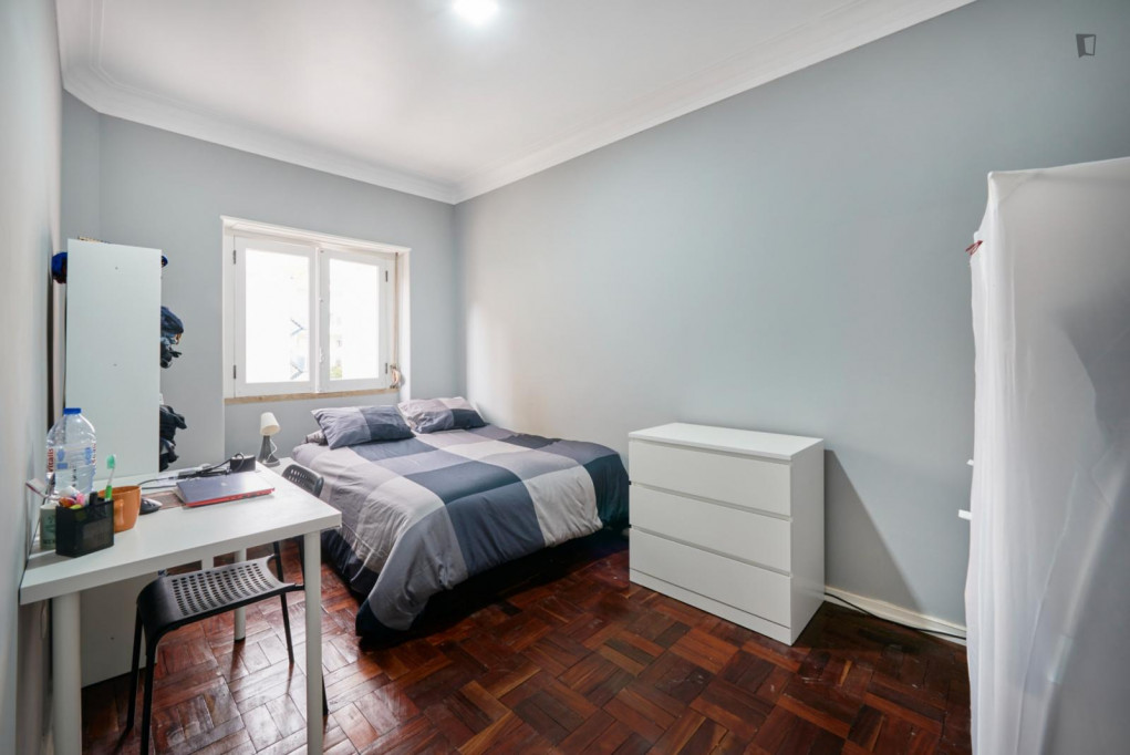 Lovely double bedroom in Entre Campos - Lisbonne - chambre - ImmoJeune