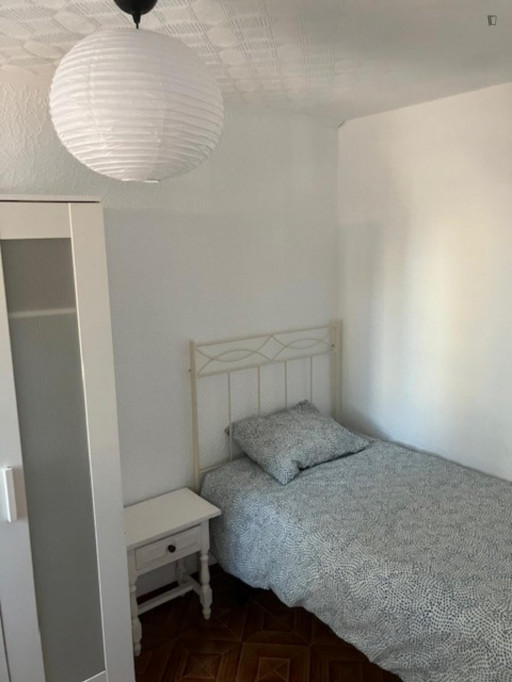 Cosy single bedroom in a 3-bedroom flat, in San Blas - Madrid - chambre - ImmoJeune