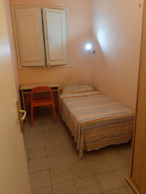 Bright single bedroom near the Rocafort metro - Barcelone - chambre - ImmoJeune
