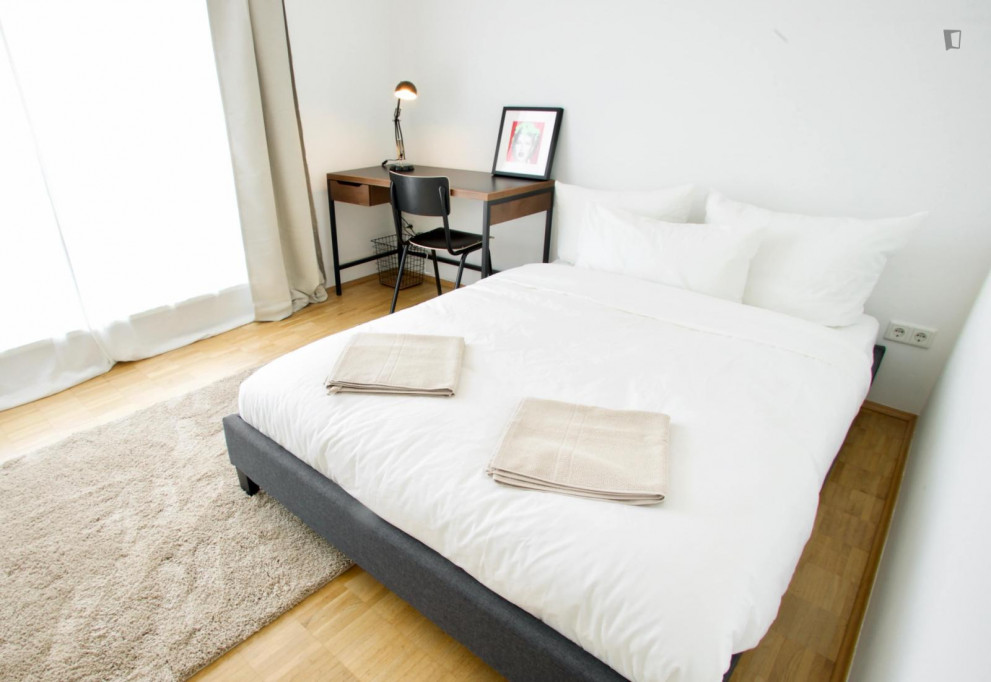 Modern double bedroom in Prenzlauer Berg - Berlin - chambre - ImmoJeune