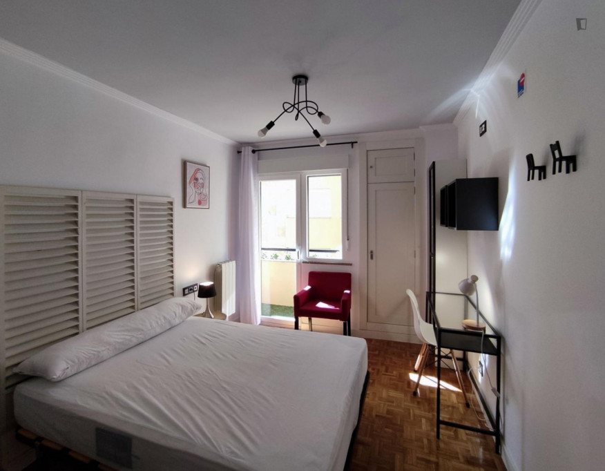 Homely double bedroom with a balcony, in the heart of Salamanca - Salamanca - chambre - ImmoJeune