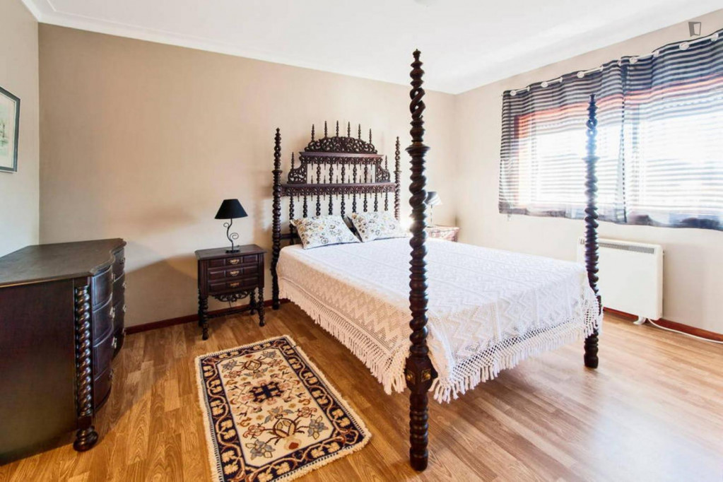 Bedroom w/ private bathroom next to Hospital metro station Line D - Vila Nova de Gaia - chambre - ImmoJeune