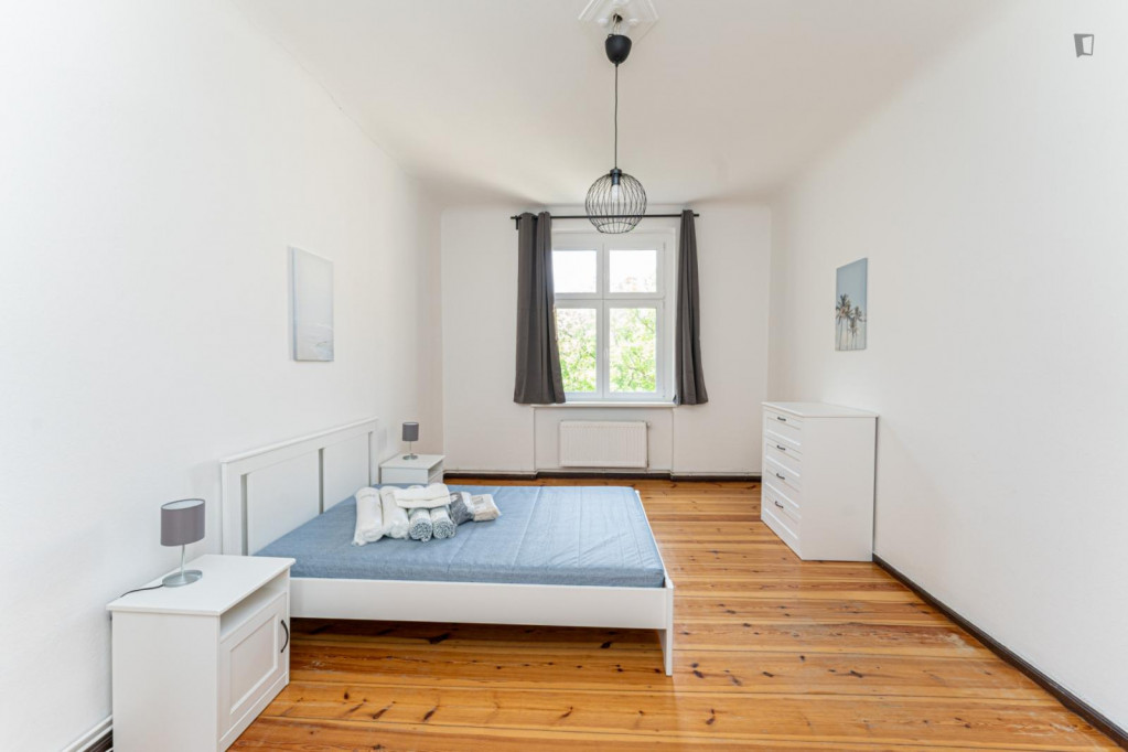 Spacious 1 bedroom apartment with balcony in Neukölln - Berlin - chambre - ImmoJeune