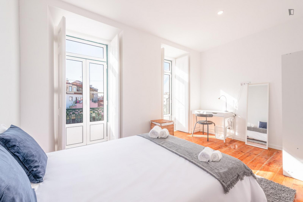 Stunning double bedroom in a 3-bedroom apartment near Martim Moniz - Lisbonne - chambre - ImmoJeune