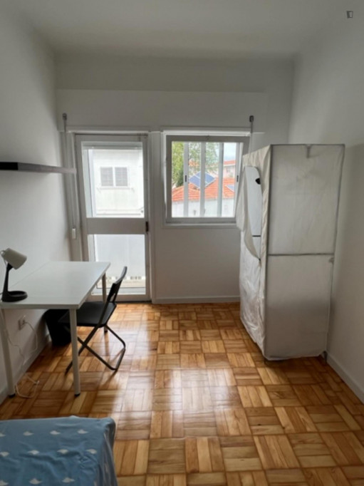 Bright single bedroom with a balcony, near Universidade Fernando Pessoa
