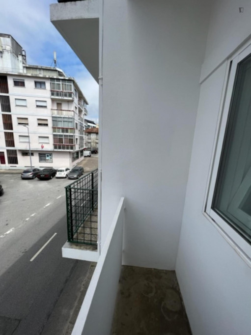 Bright single bedroom with a balcony, near Universidade Fernando Pessoa