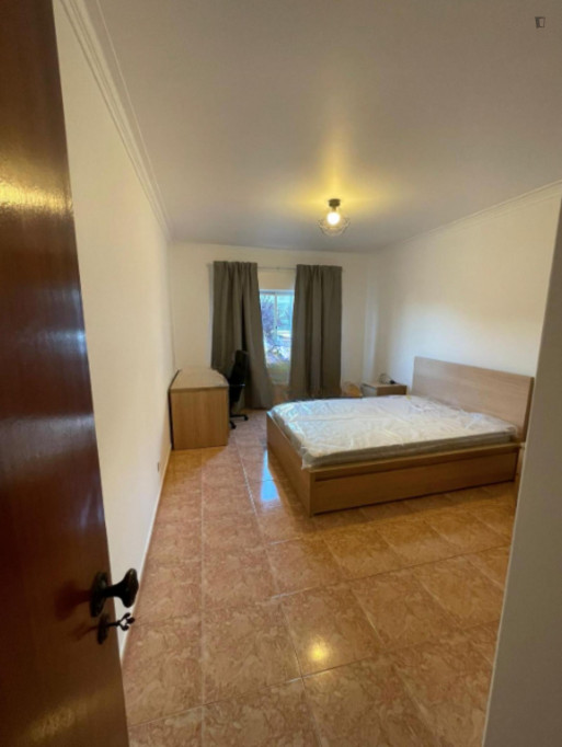 Beautiful double bedroom in Rio Maior  - Santarem - chambre - ImmoJeune