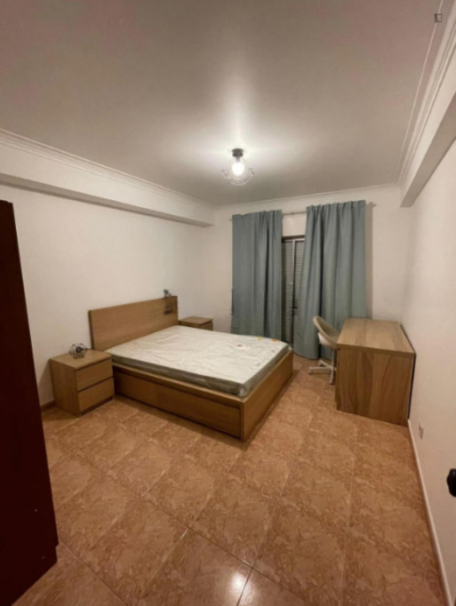 Cool double bedroom next to Escola Superior de Desporto  - Santarem - chambre - ImmoJeune
