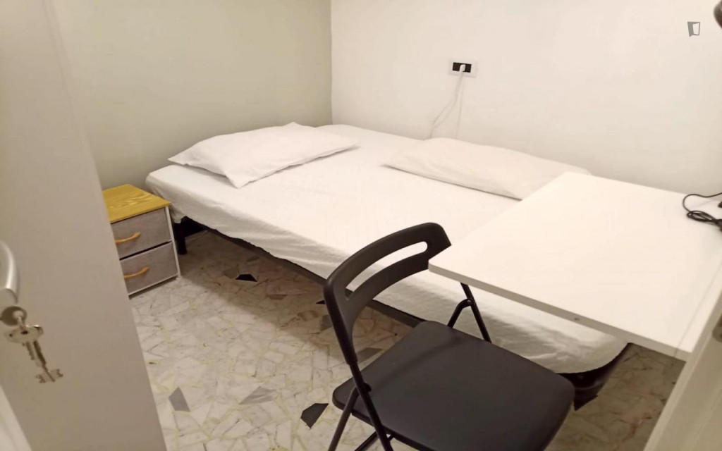 Cosy double bedroom near Bologna metro station - Rome - chambre - ImmoJeune