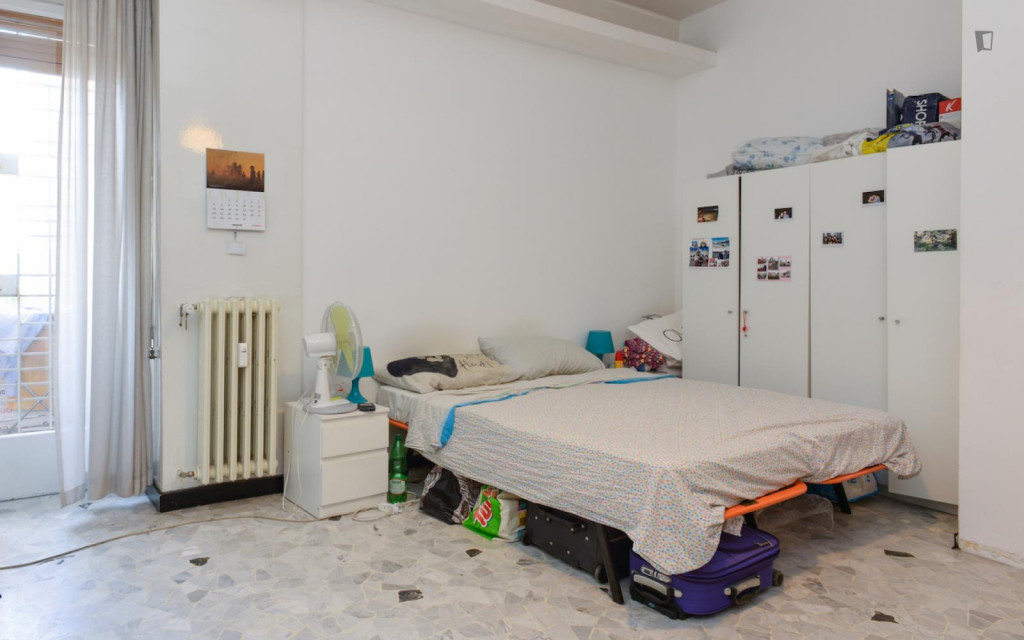 Homely double bedroom near Bologna metro station - Rome - chambre - ImmoJeune