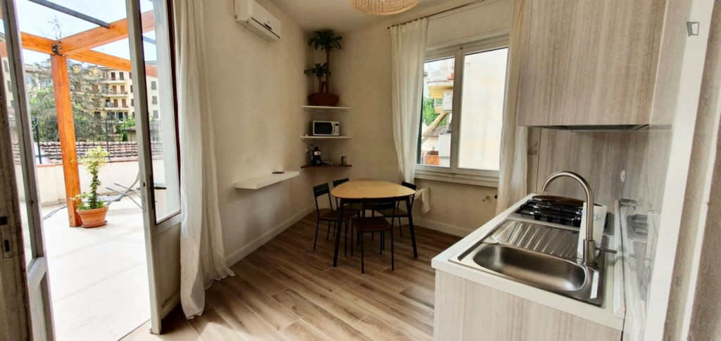 Delightful 2-bedroom apartment in Bellariva - Florence - chambre - ImmoJeune