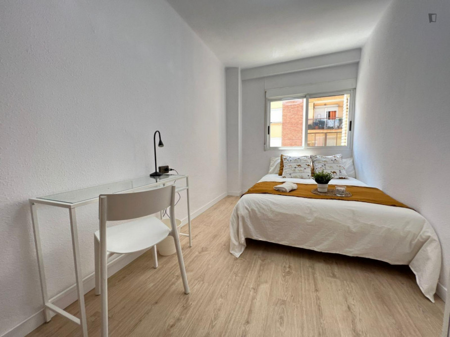 Excellent double bedroom in a student flat, near the Benimaclet metro - Valence - chambre - ImmoJeune
