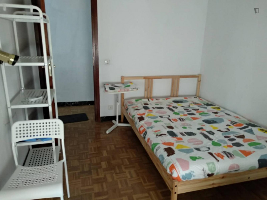 Cosy double bedroom near the Cuatro Caminos metro - Madrid - chambre - ImmoJeune